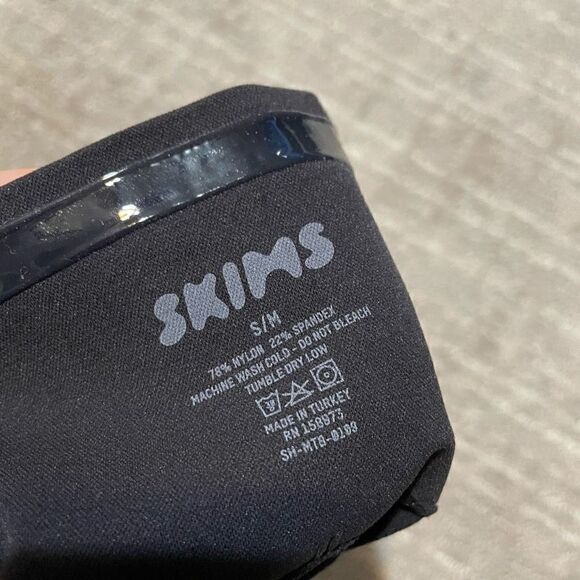 SKIMS Seamless Sculpt Mid Waist Brief Black/Onyx S/M, NWOT - Picture 3 of 6